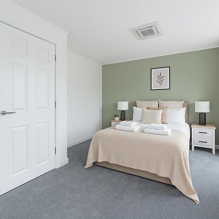 Bright Private Rooms - Peaceful Morden Location ロンドン エクステリア 写真