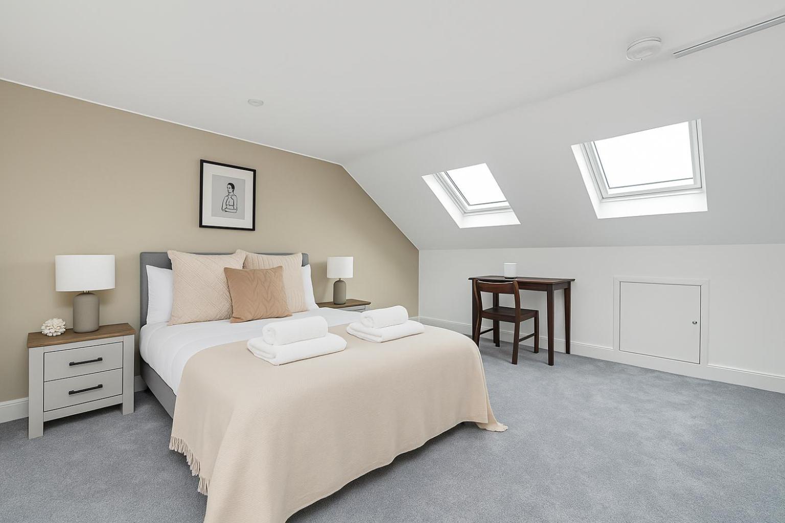 Bright Private Rooms - Peaceful Morden Location ロンドン エクステリア 写真